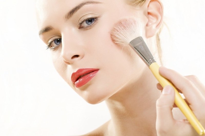 Как сделать нежный макияж?
