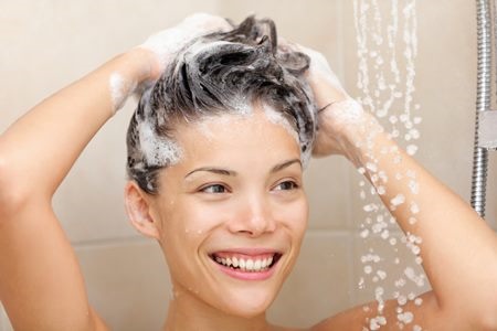 10 ошибок, которых следует избегать, чтобы волосы оставались здоровыми и красивыми