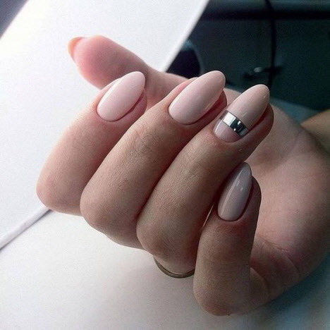 Маникюр с алюминиевыми полосками на короткие и длинные ногти. Фото сборник идей 2020