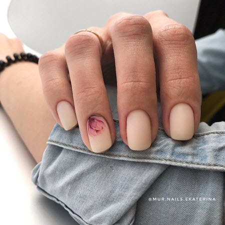 Матовый маникюр на короткие ногти 2019-2020. Фото новинки модного и стильного маникюра