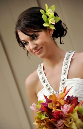 Прическа на гавайскую свадьбу