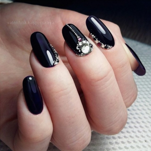 Модные черные ногти