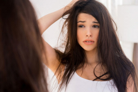 Выпадение волос после родов: когда не волноваться и когда обратиться к специалисту